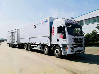 紅巖中置軸貨運(yùn)列車亮相 被物流公司看好